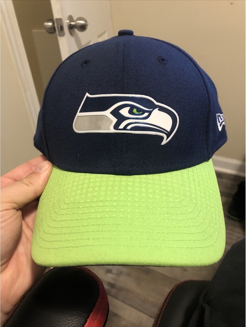 Seattle Seahawks Hat Cap New Era Size M/L 39Thirty Flex Stretch Fitted Blue NFL